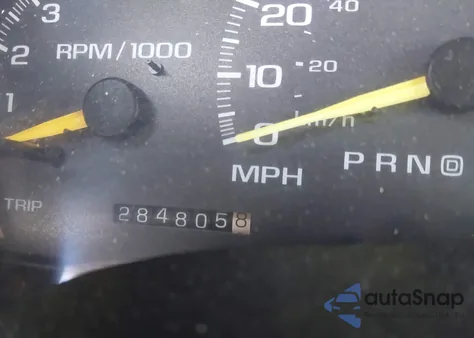 1998 Chevrolet C1500 Fleetside из США, поврежденный, VIN 2GCEC19M7W1274656